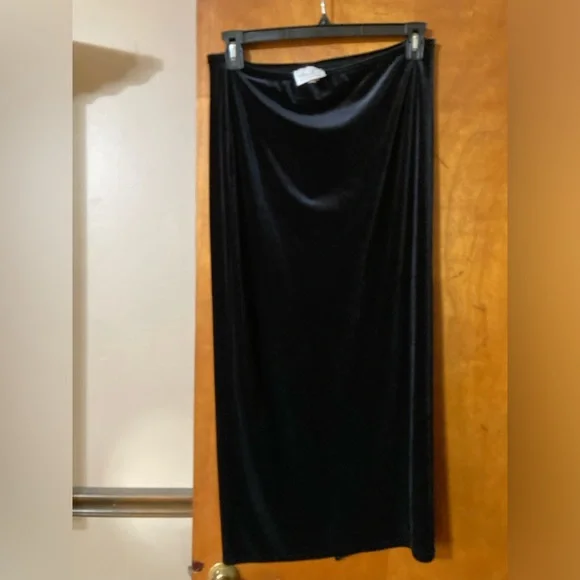 Kathie Lee black velvet like midi stretch skirt size large excellent condition - Picture 1 of 3
